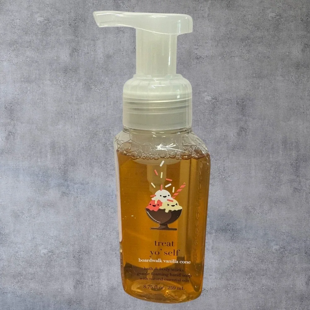 Bath & Body Works Foaming Hand Soap Set 3pk 8.75oz Vanilla/Strawberry NEW Summer